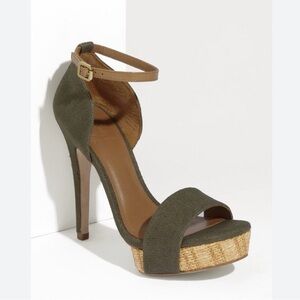 Stunning Tory Burch Sandals Amina wore only once!